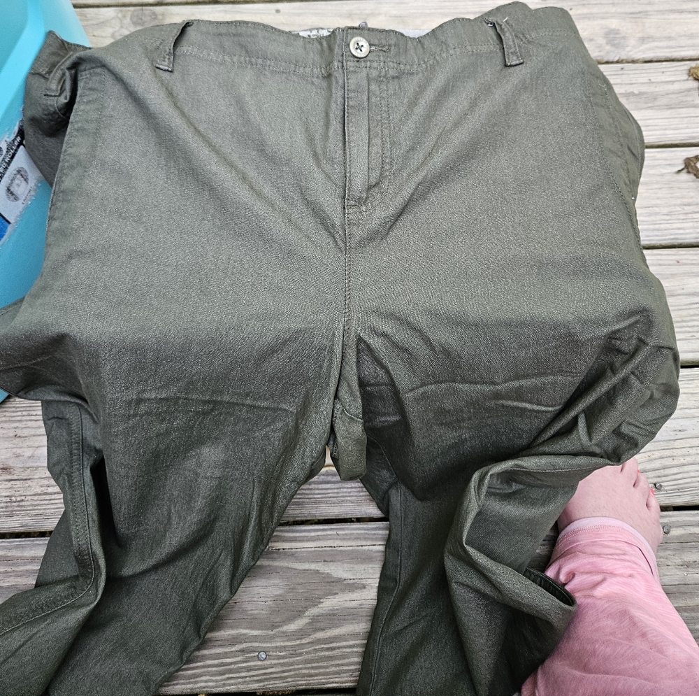 Torrid Stretch Twill Cropped pants.